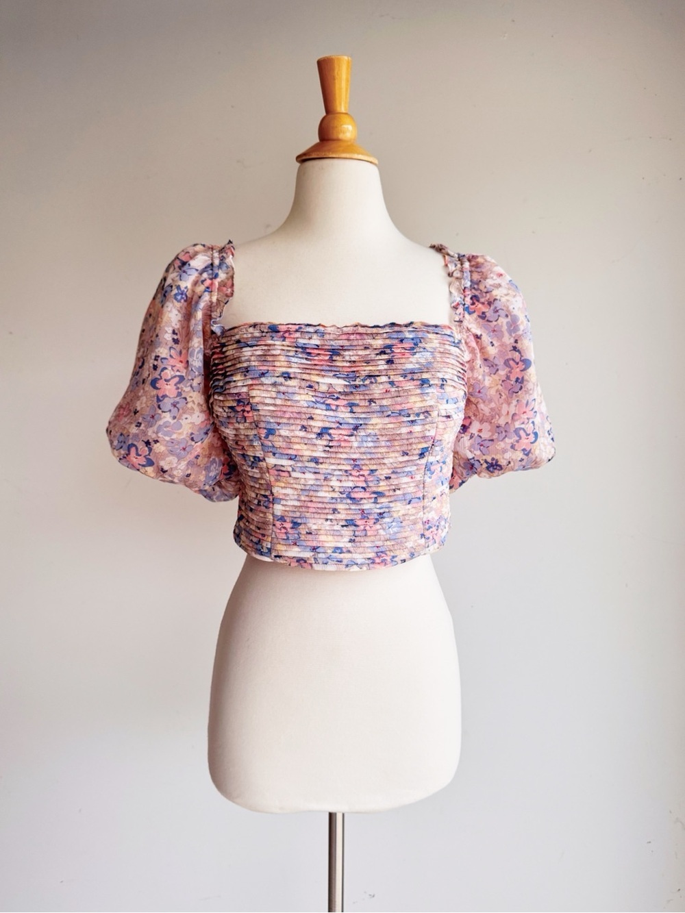 ASTR The Label Floral Smocked Puff Sleeve Crop Top Pastel Romantic M